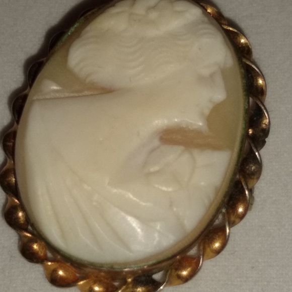 Vintage Small Cameo Brooch - Picture 6 of 10